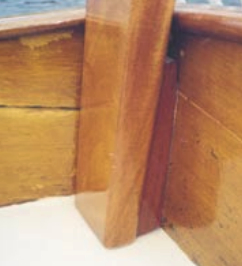 The base of the gallows and wedge to incline it aft.