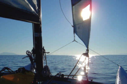 Picture of the ocean from a Hobie Cat