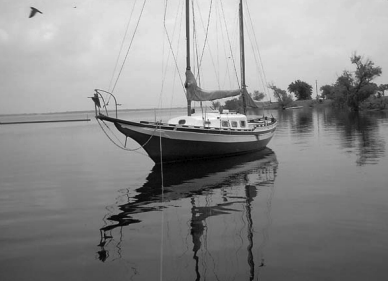 Pat Birchard bought Privateer Hull #93 “for a good price,” as he puts it, after she’d sunk in her slip. After 14 months of hard work, his Lady in Red is a beauty.