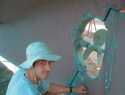 Mark is neither the first nor the last to fix a rudder while cruising. He and Laurie learned some new Spanish words like soldadura (welder) and inoxidable (stainless, as in stainless steel).