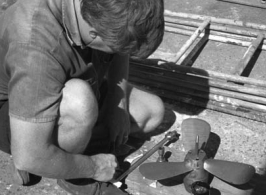 Assembling an Autostream self-feathering propeller.