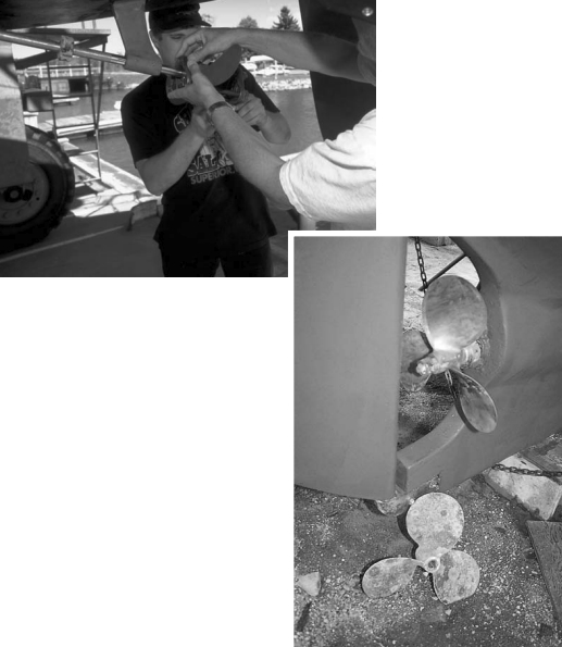 Replacing an engine often means replacing the propeller as well. At left, the C&C 30 gets a new right-hand Michigan Wheel 15 x 9 2-blade propeller. Later this was replaced by an Autoprop. Below, the author’s Lazy Jack 32, Delphinus, undergoes a similar propeller exchange.