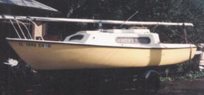 One of the best buys of the time, the South Coast 22 shows an unmistakable Alberg influence. Kits or factory-finished versions were available. Wayne and Diane Martling’s 1977 South Coast 22, Family Fun, above.