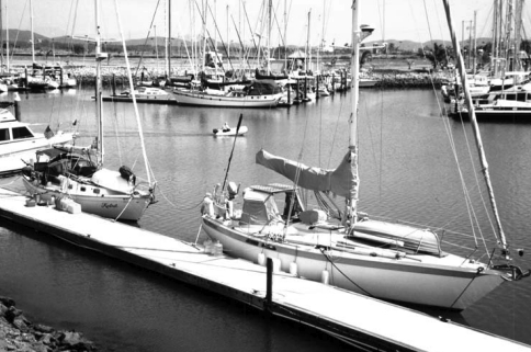 With an extra five feet, Guy’s Ericson 39, Pneuma, dwarfs Kestrel, an Islander 34, behind at the dock in Mazatlan (above). Kestrel is sailed by Jay Fraser and Leslie Fournier.