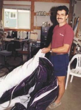 Don Yager shows the advantages of a Chute-Scoop, which has been modified with a wire sleeve in the mouth.