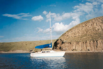 Time Off, a 1987 Catalina 22, offers time off for sailors Ron and Maureen Bennie, whose autistic children can make parenting a challenge.