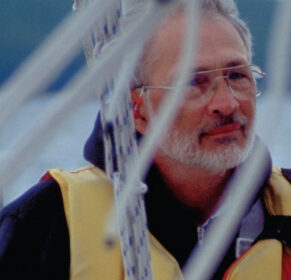 Picture of a man in a lifejacket