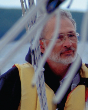 Picture of a man in a lifejacket