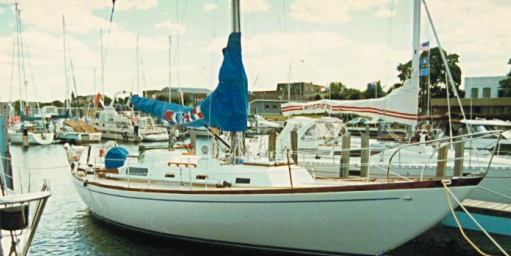 Bill Tripp, Jr., designed the Block Island 40 in 1957 and the Hinckley Bermuda 40 in 1959 after being inspired by the winning streak of Sparkman & Stephens’ Finisterre. Bantu, hull #7 built in 1958, is one of the first fiberglass hulls.