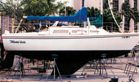 Bill and Kathe Foster’s Manu’iwa shows the C27’s fin keel and free-standing rudder. Manu’iwa is Hawaiian for a large frigate bird known as a man-o-war. The Foster’s boat was named by the previous owner, a hang-gliding enthusiast.