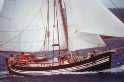 The completed Emigrance under full sail.