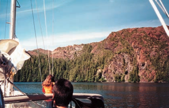 As Lindsay Christine, the Forts’ Mercator Offshore 30, enters Alaska’s Red Bluff Bay, Amie stands lookout on the bow and Alex takes it all in from the cockpit.