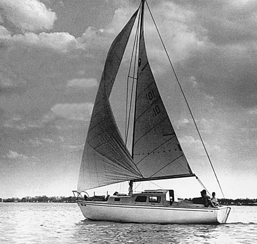 The New Horizons cruising sloop was designed by Sparkman & Stephens in 1957. Ray was miffed at the designers for creating a similar boat for Douglas & McLeod three years later, the Tartan 27.